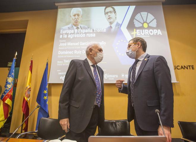 Los eurodiputados García-Margallo y Ruiz Devesa abordan los retos de España y Europa tras la agresión rusa a Ucrania