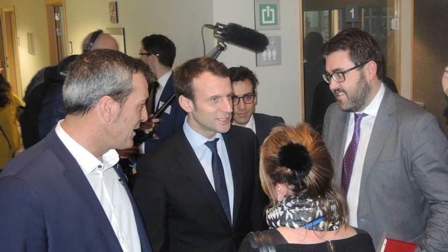 Jonás Fernández (derecha), junto a Emmanuel Macron.