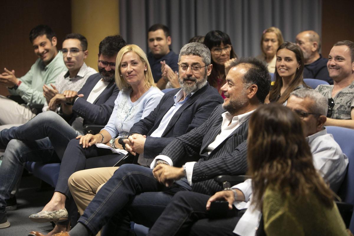 Ediles y responsables de IP, al presentar la candidatura.