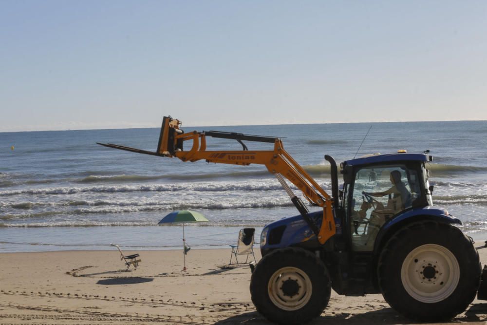 La tormenta destroza y engulle las playas de Valencia