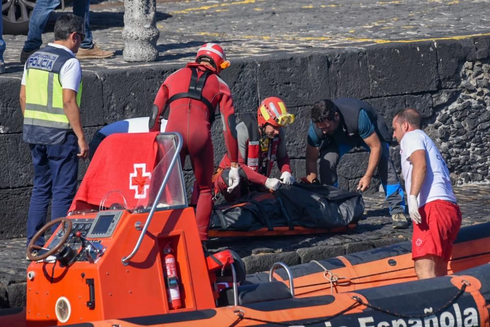 Aparece el cadáver de una mujer flotando