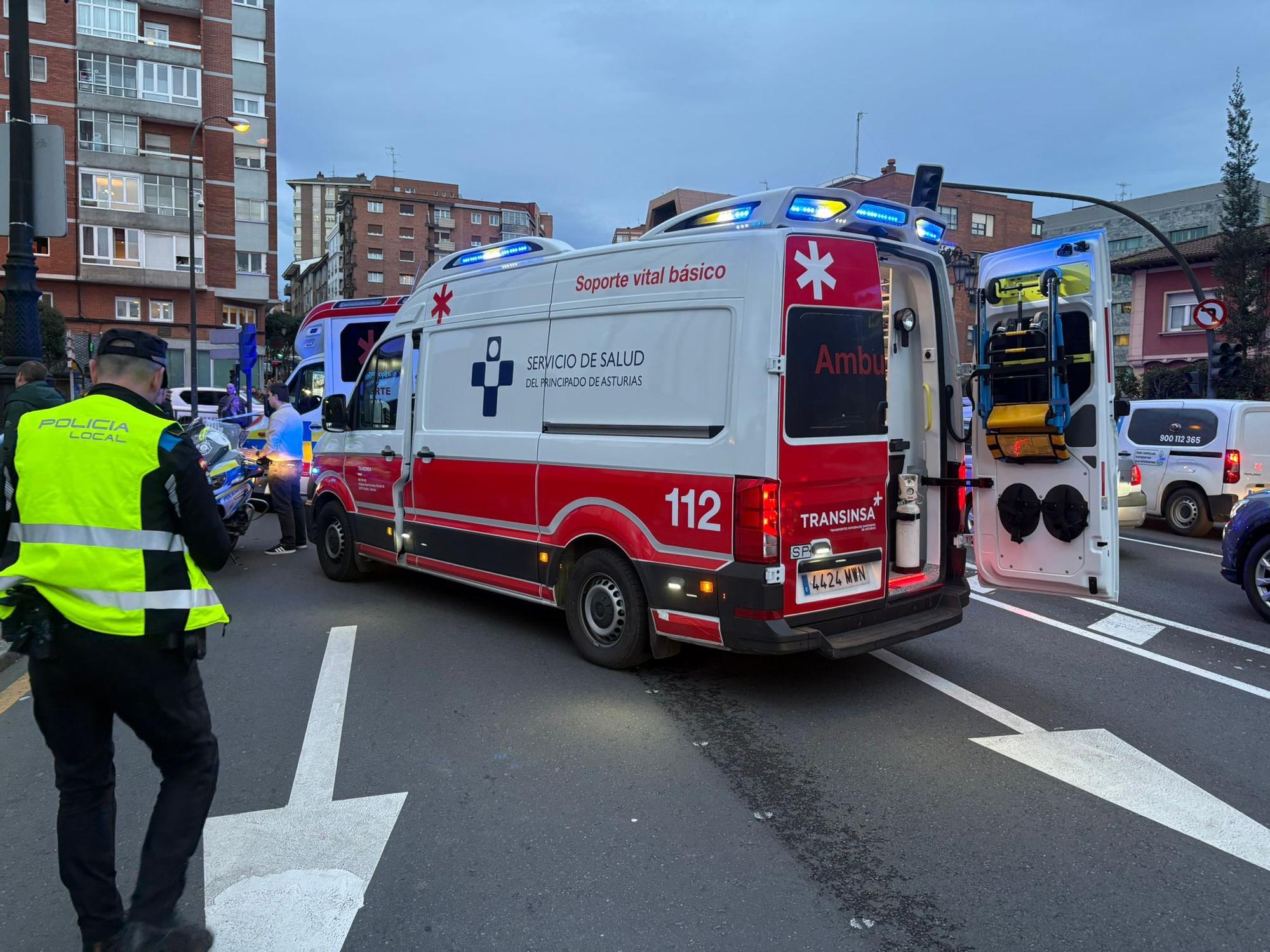 Atropello en Oviedo: tres menores de edad heridas tras ser arrolladas por un coche que se subió a la acera