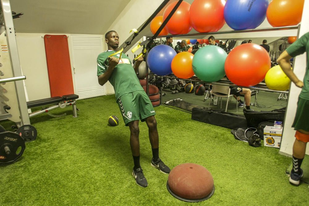 Los jugadores del Elche pasan las pruebas médicas