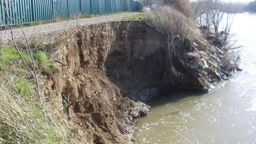 La rotura parcial de una mota del Ebro amenaza con inundar Pastriz