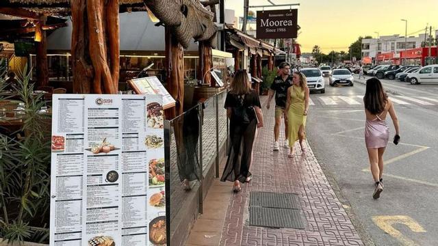 El restaurante está en plena Platja d’en Bossa. | MOOREA