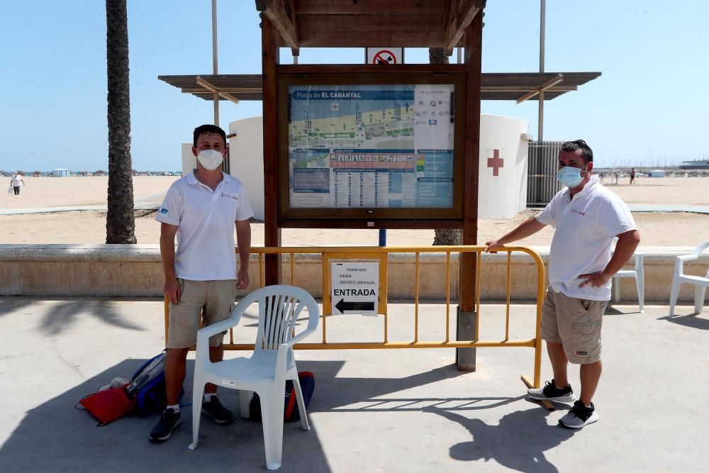 Playas en València medio vacías en el primer fin de semana de agosto