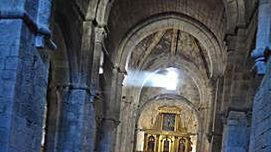 Fenómeno de la luz equinoccial | Rayo de luz en Santa María de Castañeda
