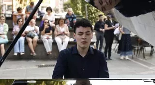 El Festival de Piano inunda de música el paseo de Begoña
