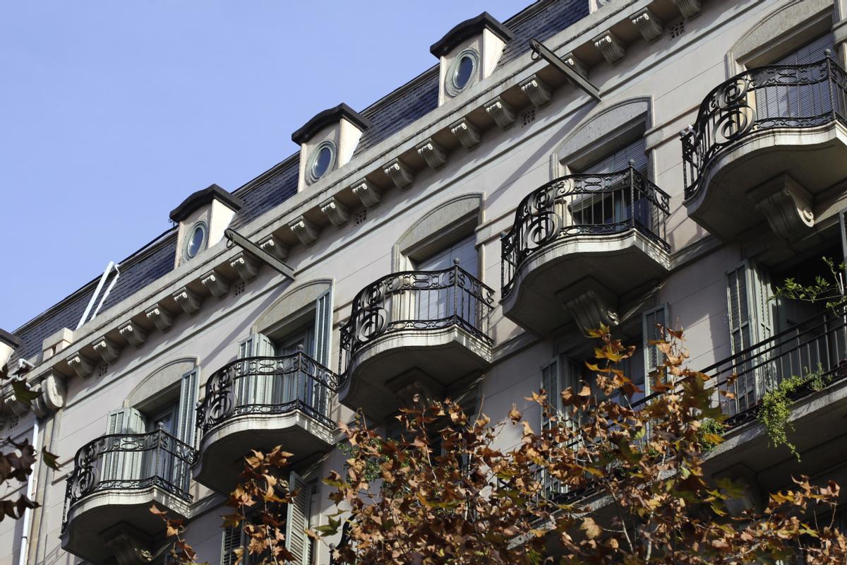 Renta Corporación busca activos inmobiliarios en venta en Barcelona y Madrid.
