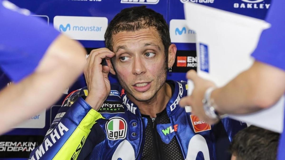 Valentino Rossi, icono de Yamaha, se prepara para empezar los entrenamientos del sábado, en Misano.