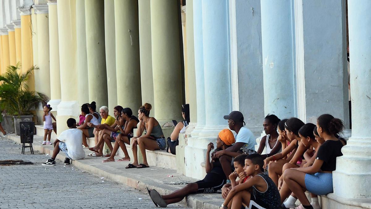 Cuba promueve un fuerte ajuste económico sin apaciguar la ofensiva de Estados Unidos ni las zozobras internas