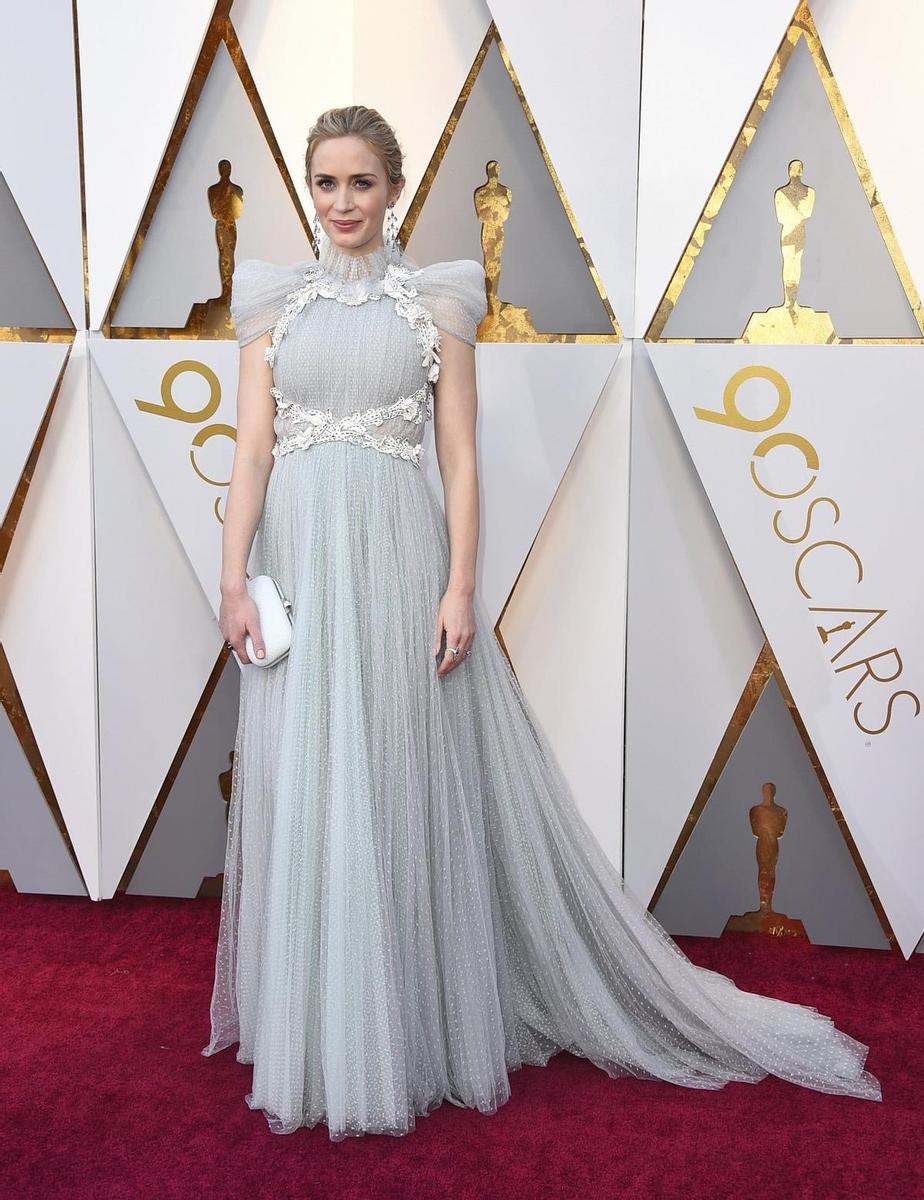 Emily Blunt con armadura de tul