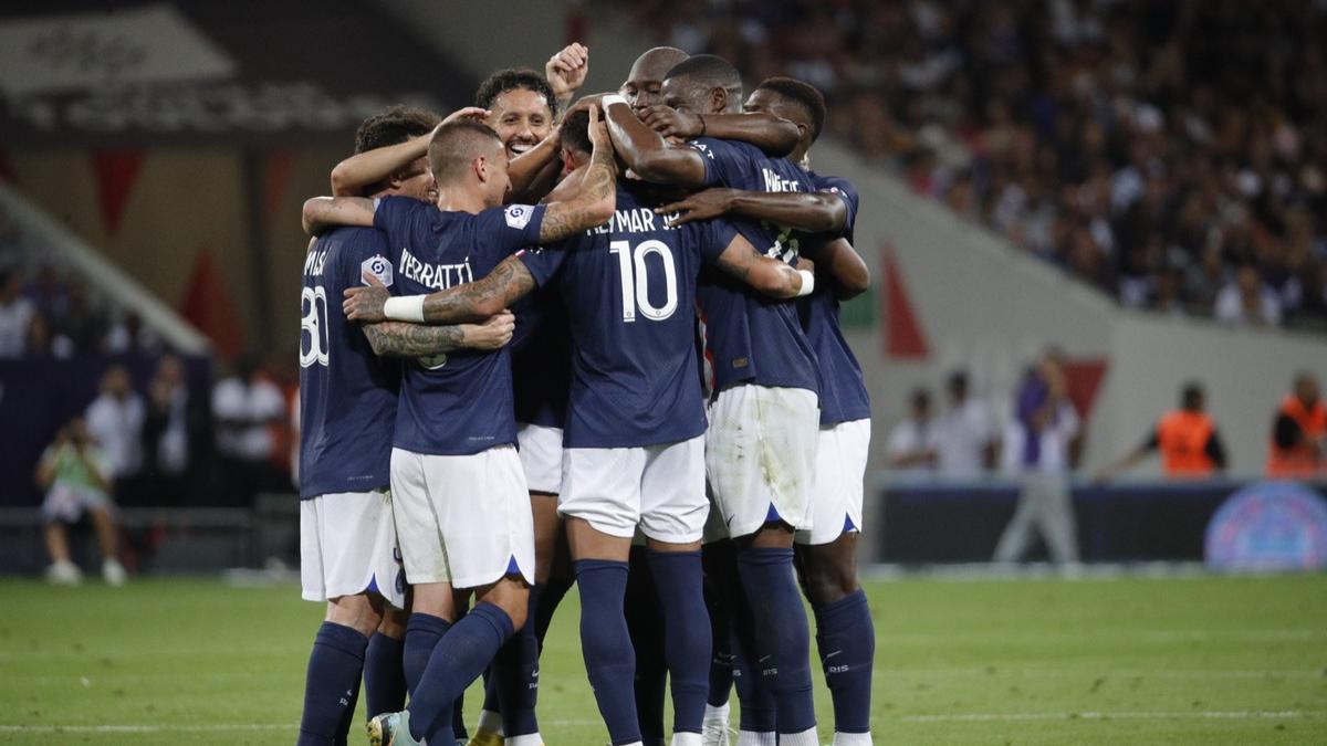 El equipo parisino celebrando el triunfo ante el Toulouse