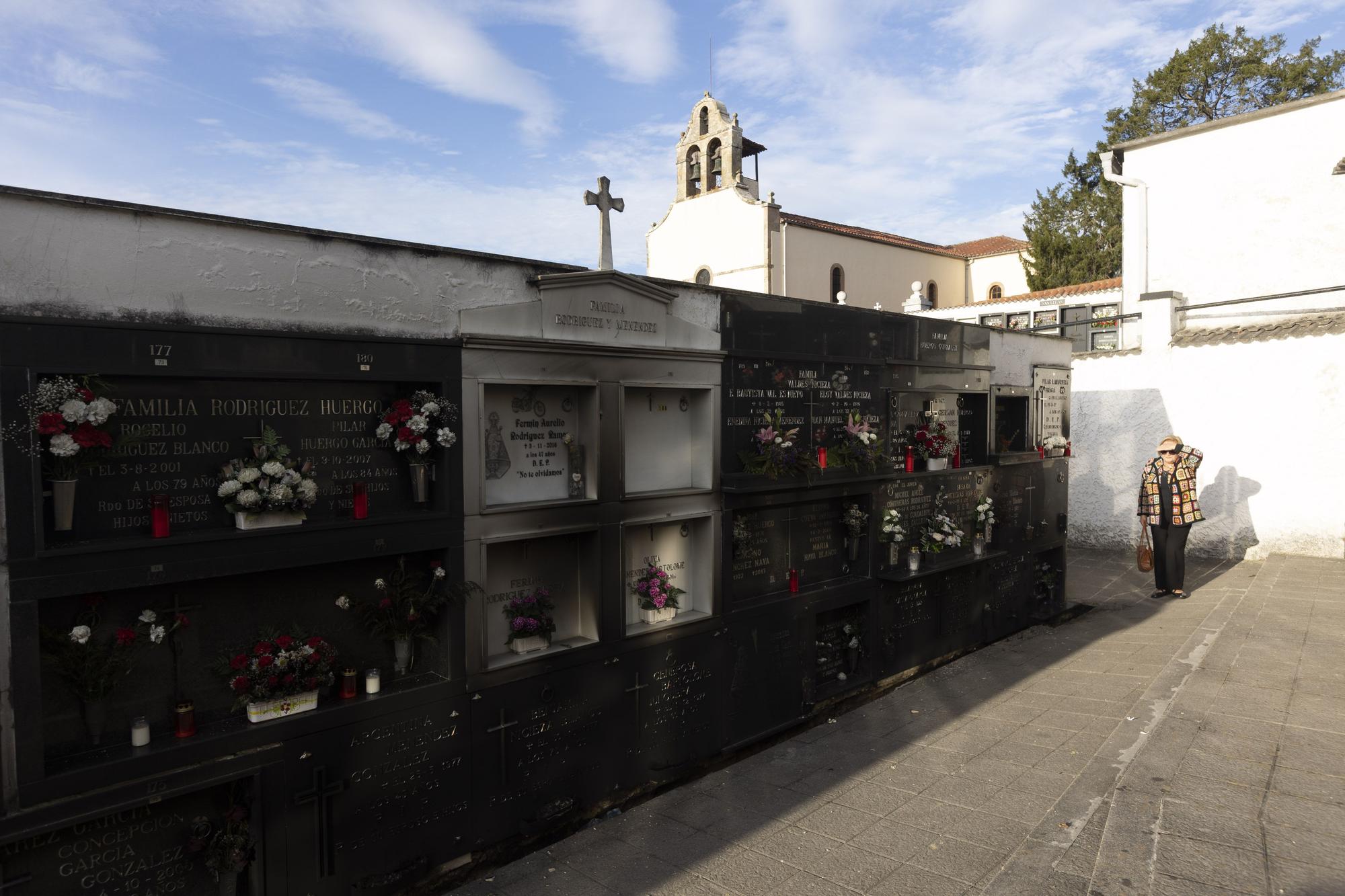 Queman 102 nichos y se llevan una rejilla de hierro del cementerio de San Martín de Anes (Siero)