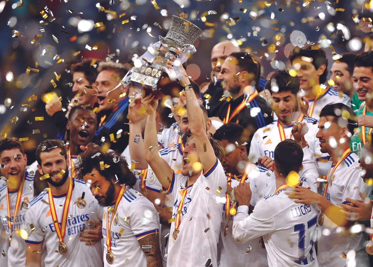 Los jugadores del Real Madrid celebran la Supercopa de España lograda en 2022 en Arabia Saudí.