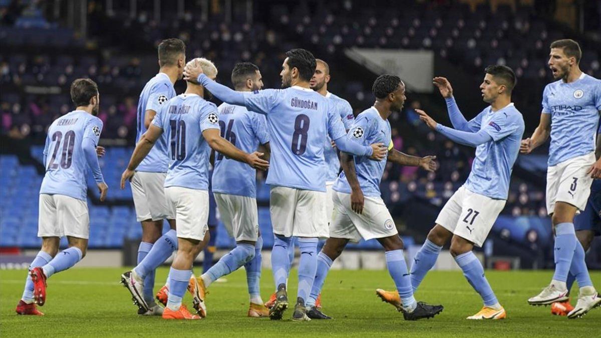 Los jugadores del City celebran el gol de Agüero ante el Porto.