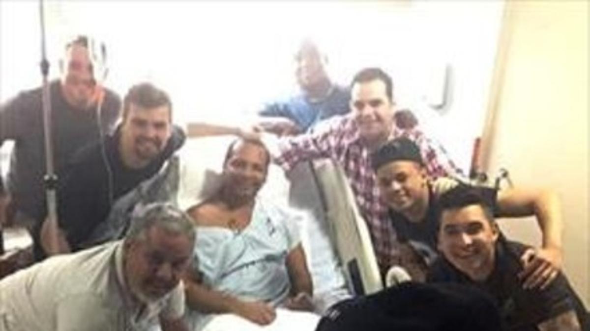 El brasileño también pasó por el hospital, aunque solo de visita:  su padre se había sometido a una operació de rodilla.