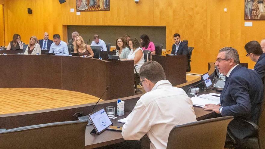 El Ayuntamiento de Benidorm retira del pleno la revisión de tarifas de los aparcamientos públicos que la concesionaria ya estaba cobrando