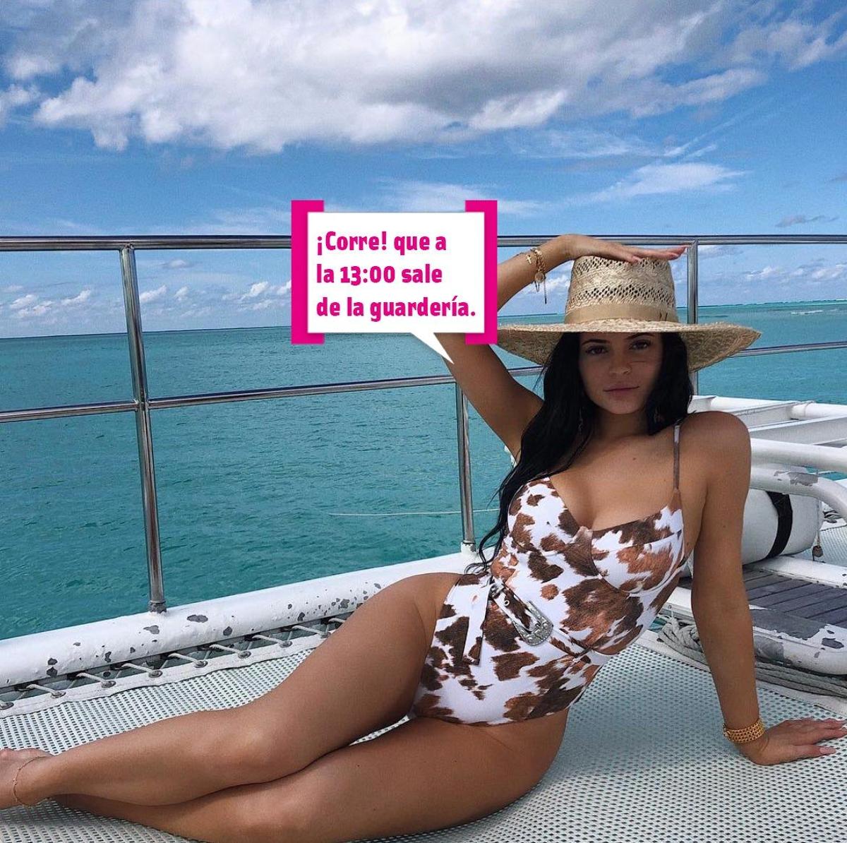 Kylie Jenner posando en bikini