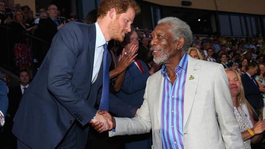 El príncipe Harry, con el actor Morgan Freeman.