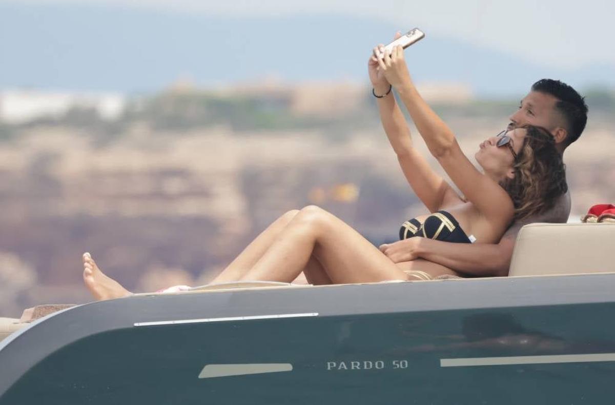 Tamara Gorro y Ezequiel Garay, de vacaciones en Ibiza (2021)