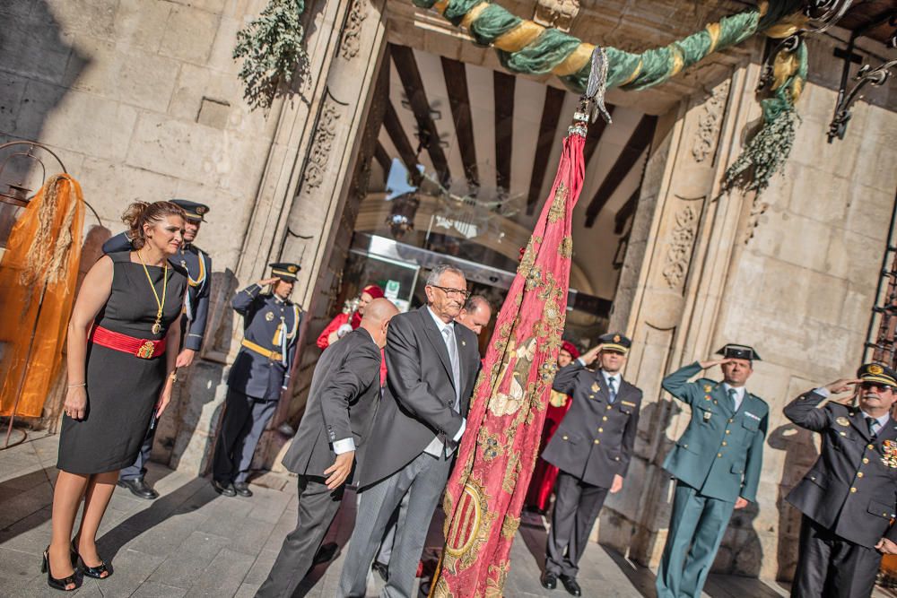 Procesión cívica de la Enseña del Oriol en Orihuela