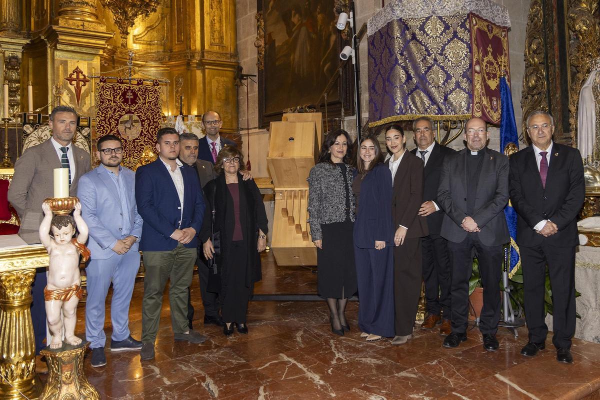 Entrega de la carraca, durante el pregón de Semana Santa