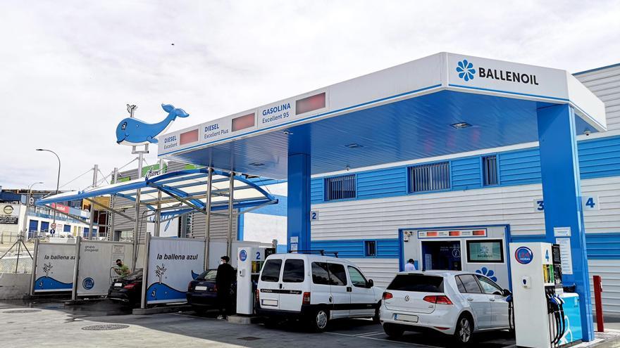 Moeve acelera su expansión en las gasolineras ‘low cost’ y supera ya las 300 estaciones con su marca Ballenoil
