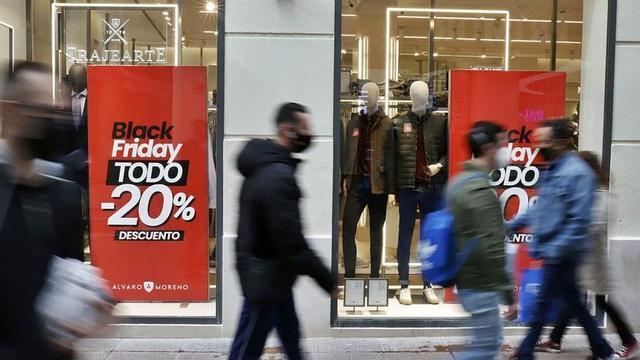 Un escaparte comercial en las calles del Centro de Málaga.