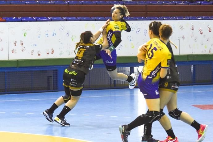 26-02-20 DEPORTES. PABELLON DE LAS REMUDAS. BARRIO DE LAS REMUDAS. TELDE. Partido de balonmano femenino entre el Remudas Rocasa y el Guardés disputado en Pabelloon Antonio Moreno del barrio teldense de Las Remudas.    Fotos: Juan Castro.  | 26/02/2020 | Fotógrafo: Juan Carlos Castro