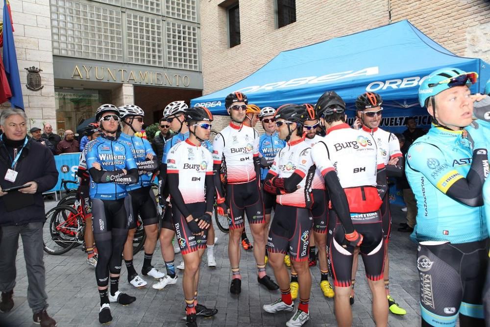 Ambiente a la salida y la llegada de la Vuelta Ciclista a Murcia