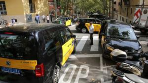 Colapso de taxis en la Rambla de Mercedes