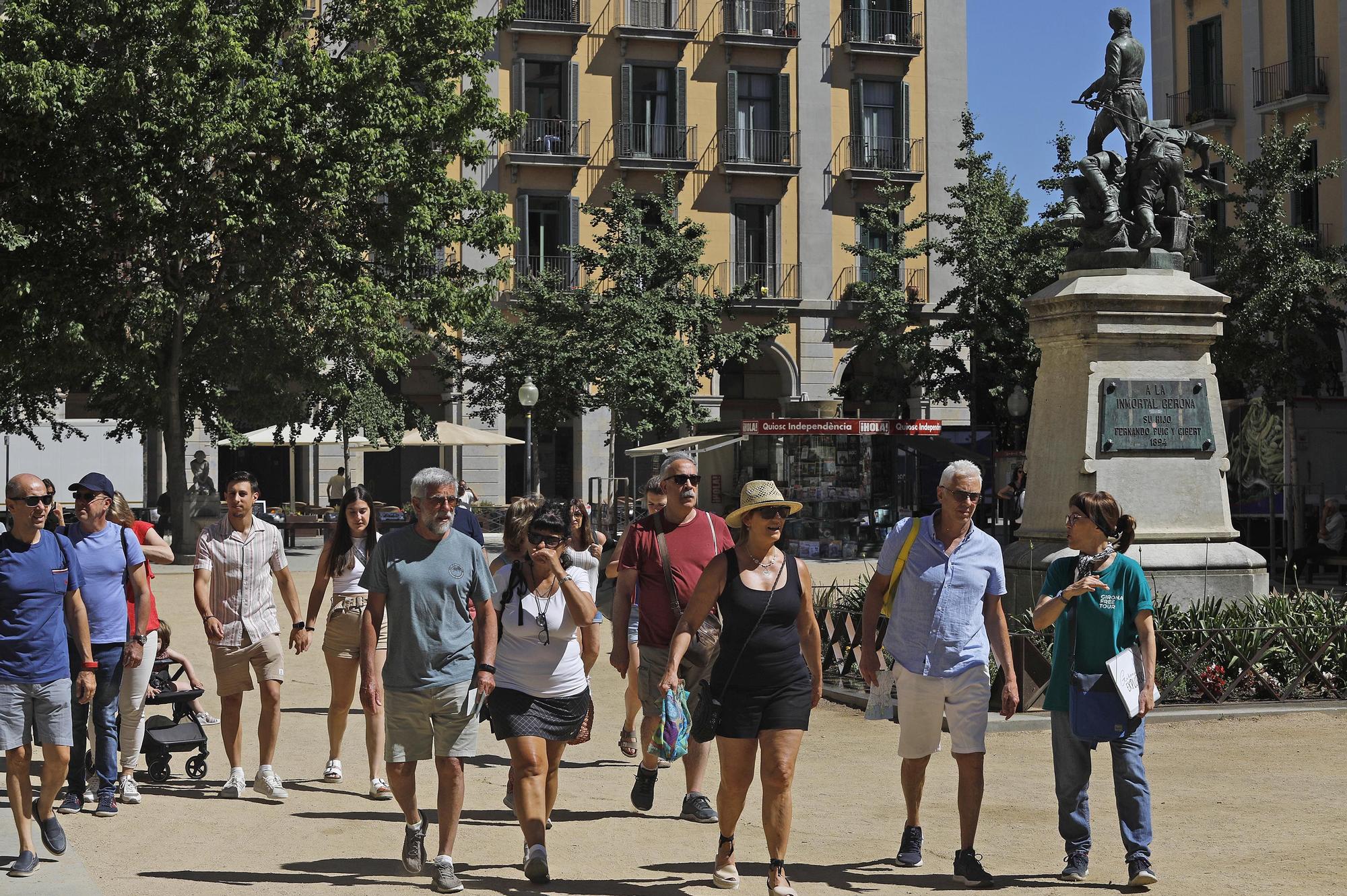 Turistes pel Barri Vell de Girona