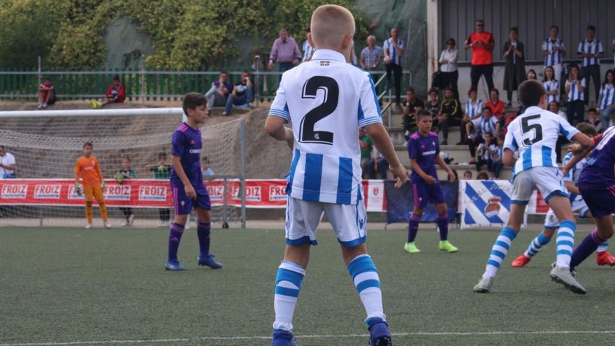 Los jugadores promesas de los grandes equipos de España y Portugal volverán al Cidade de Vilagarcía. |  // FDV