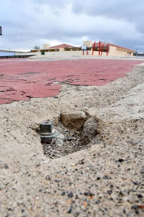 05/04/2019 TELDE.  Concentración de padres y madres por el mal estado del CEIP Principe de Asturias. Fotógrafa: YAIZA SOCORRO.  | 02/04/2019 | Fotógrafo: Yaiza Socorro