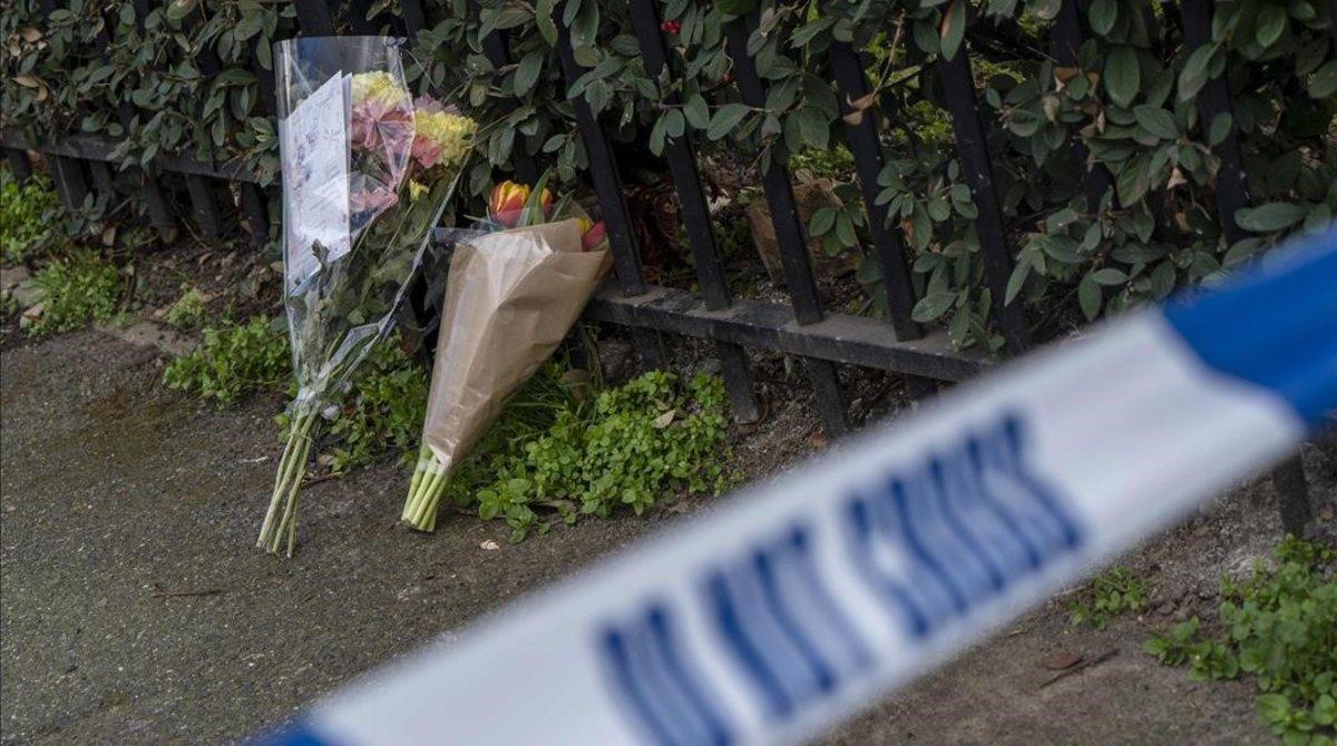 zentauroepp47257373 bouquets of flowers lie at the scene of the fatal stabbing o190307180334