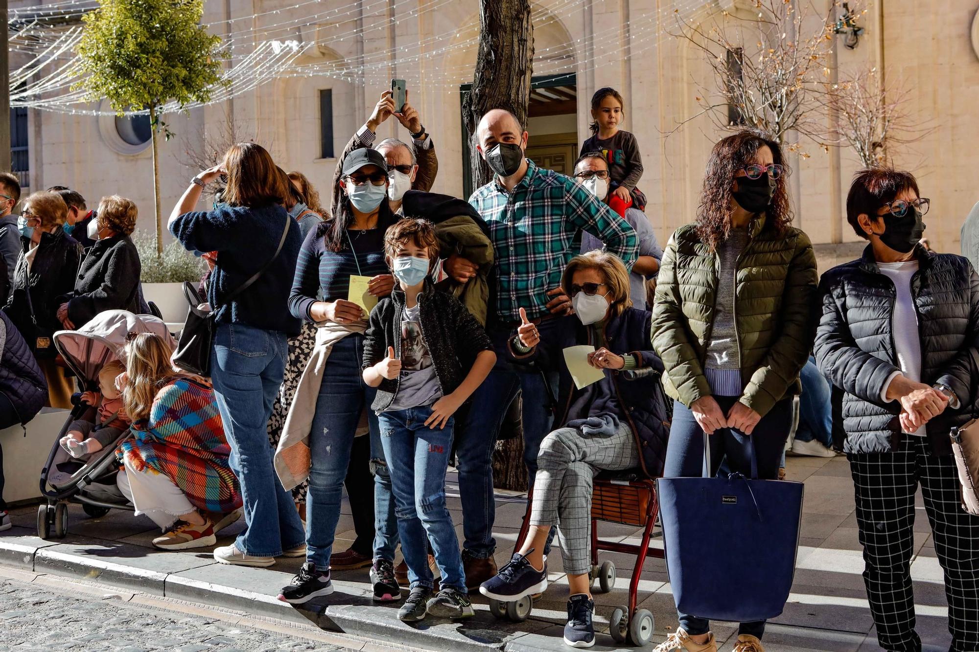 Alcoy da el pistoletazo de salida a su Trilogía del Nadal con el desfile de les Pastoretes