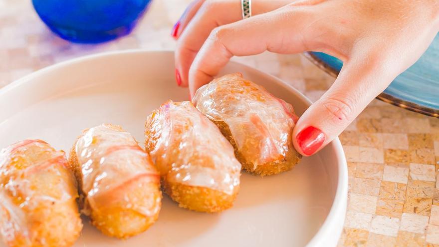 Croquetas, deliciosos pescados y carnes y arroces no faltan en su menú de Navidad.