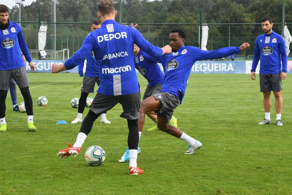 El entrenador deportivista recupera a Gaku y Lampropoulos, que regresaron de la concentración con sus selecicones. Koné ya se entrenó con el grupo.