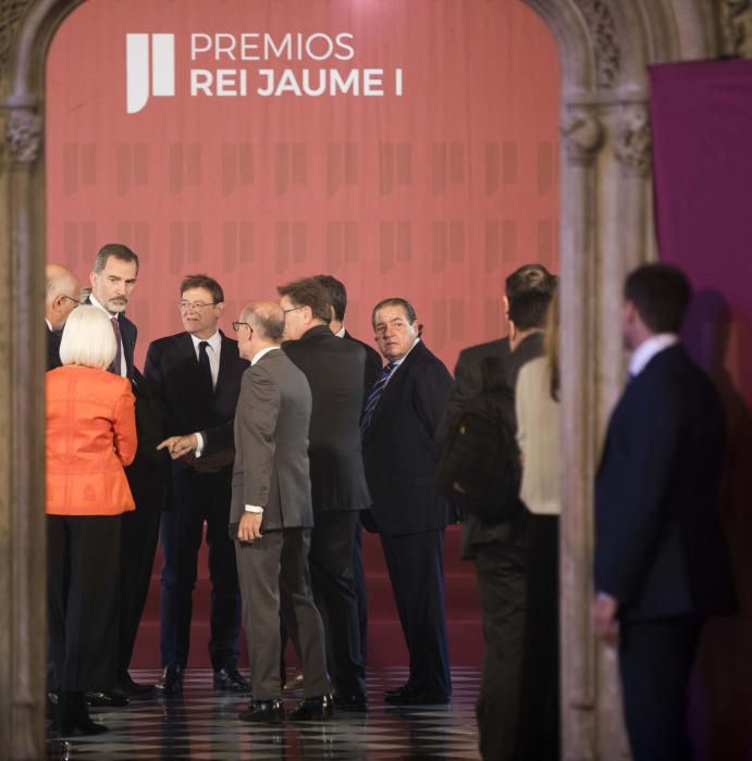 Instante de la ceremonia de entrega de los Premios Jaume I en la Lonja de València.