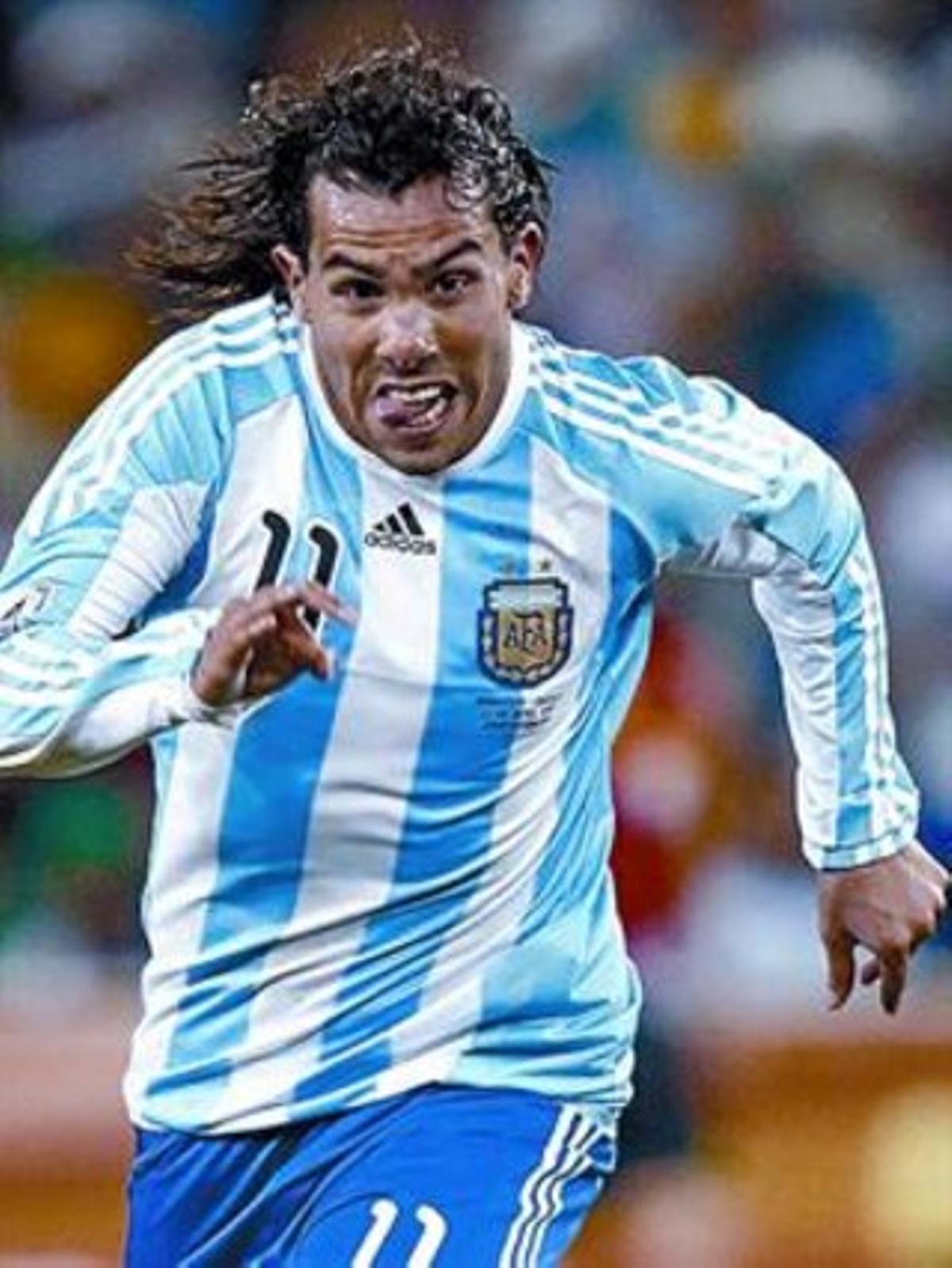 Dos mons8 Carlos Tévez (esquerra), amb la selecció argentina, i Juan Alberto Martínez, al judici. Dos mons8 Carlos Tévez (esquerra), amb la selecció argentina, i Juan Alberto Martínez, al judici.