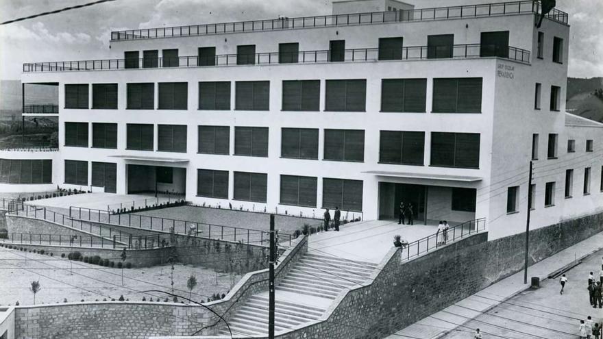 El Grup Escolar Renaixença de Manresa el va inaugurar el 1934 el president Companys