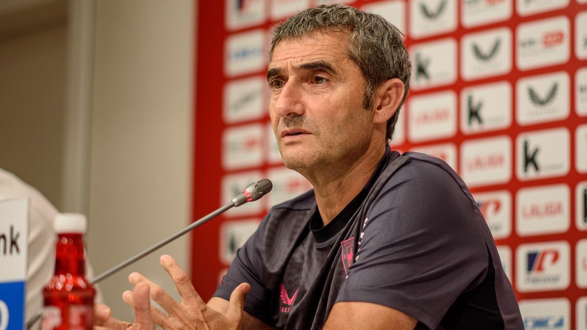 Ernesto Valverde compareció este viernes en rueda de prensa