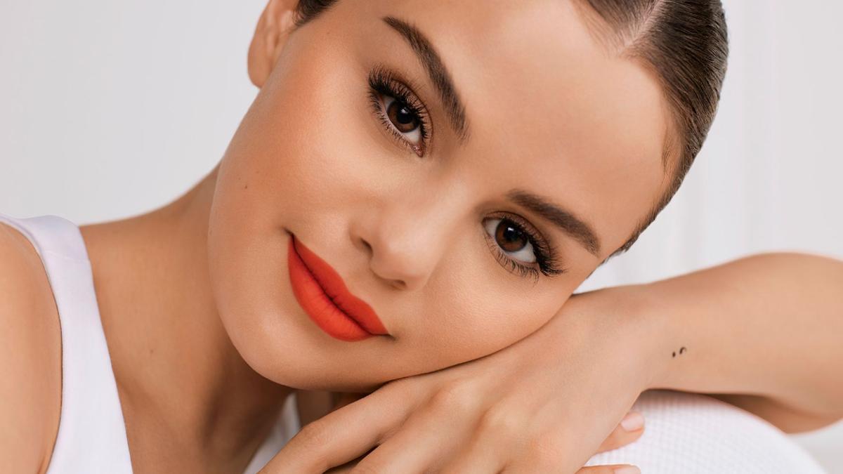 La cantante y actriz se ha posicionado en la cima de la industria del maquillaje gracias al lanzamiento de su marca 'Rare Beauty'
