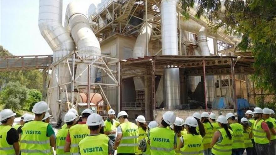 Un grupo de estudiantes alemanes de ingeniería realizan una visita a Cosmos