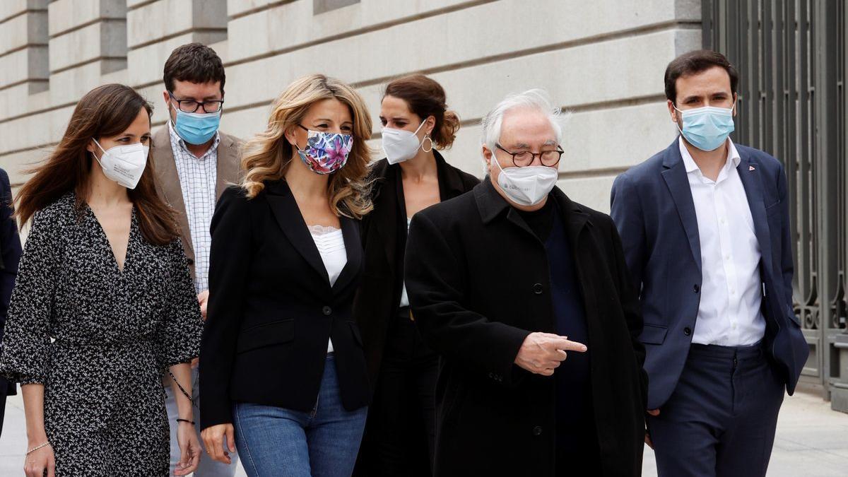 Yolanda Díaz se reúne con el grupo de UP en el Congreso para abordar la era tras Iglesias.