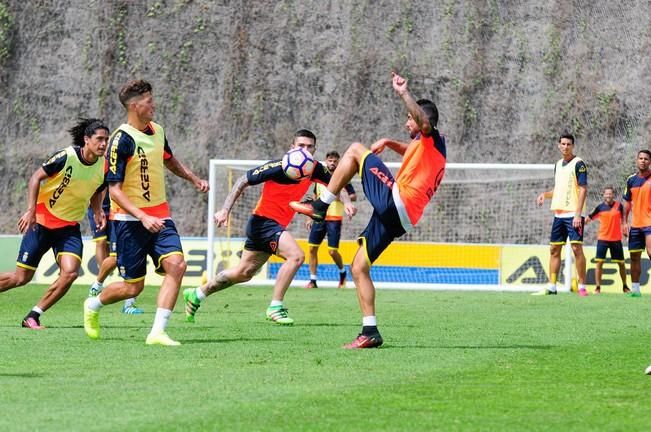 Entrenamienro de la UD Las Palmas previo a la ...