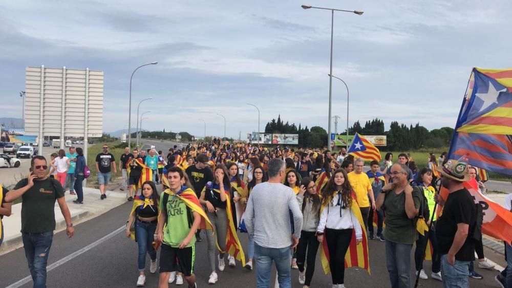 Els joves lideren la manifestació de la tarda a Figueres per la vaga general.
