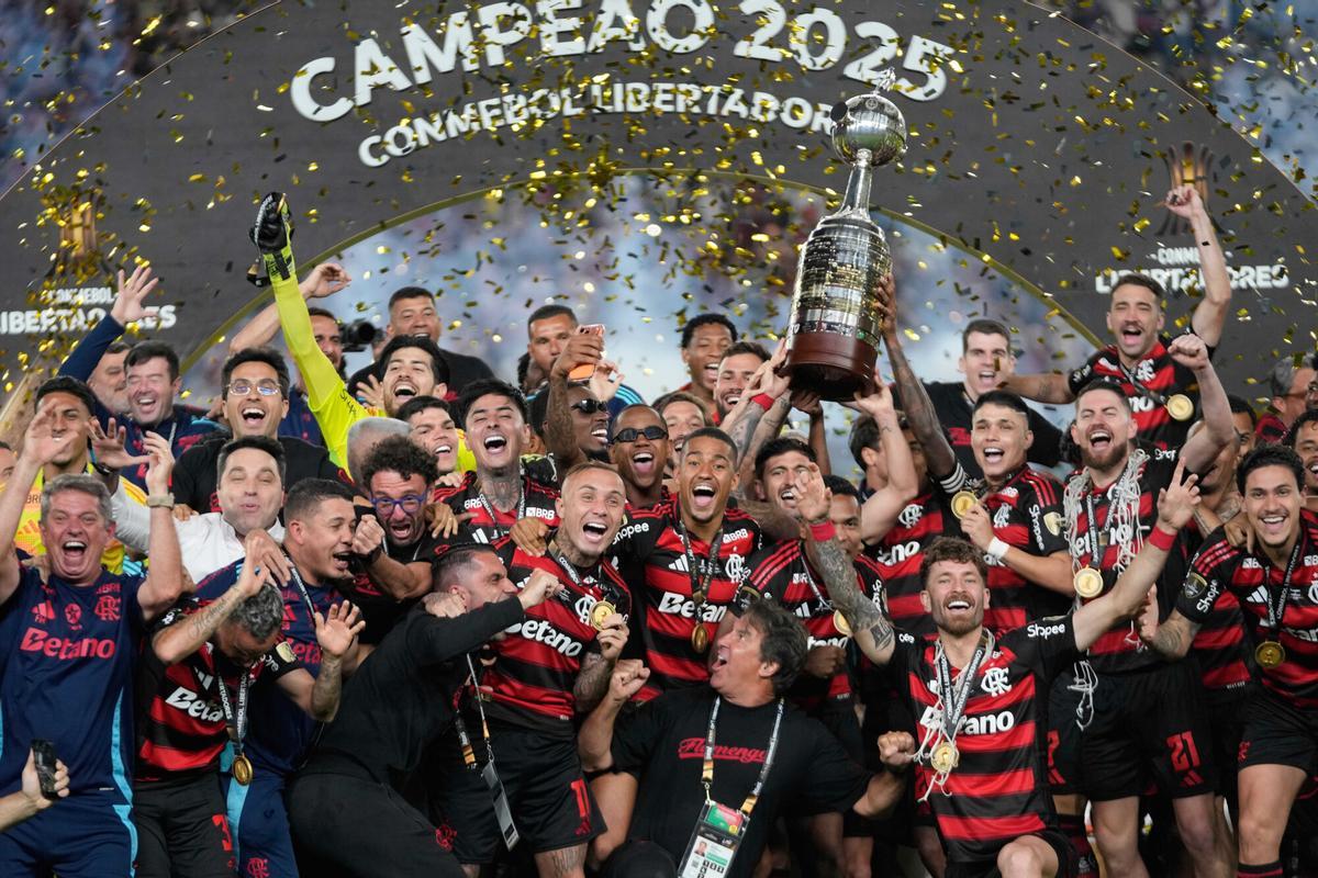 Players of Brazil's Flamengo celebrate with the trophy after defeating Brazil's Palmeiras in the Copa Libertadores final soccer match in Lima, Peru, Saturday, Nov. 29, 2025. (AP Photo/Martin Mejia) Associate Press/ LaPresse Only Italy and Spain