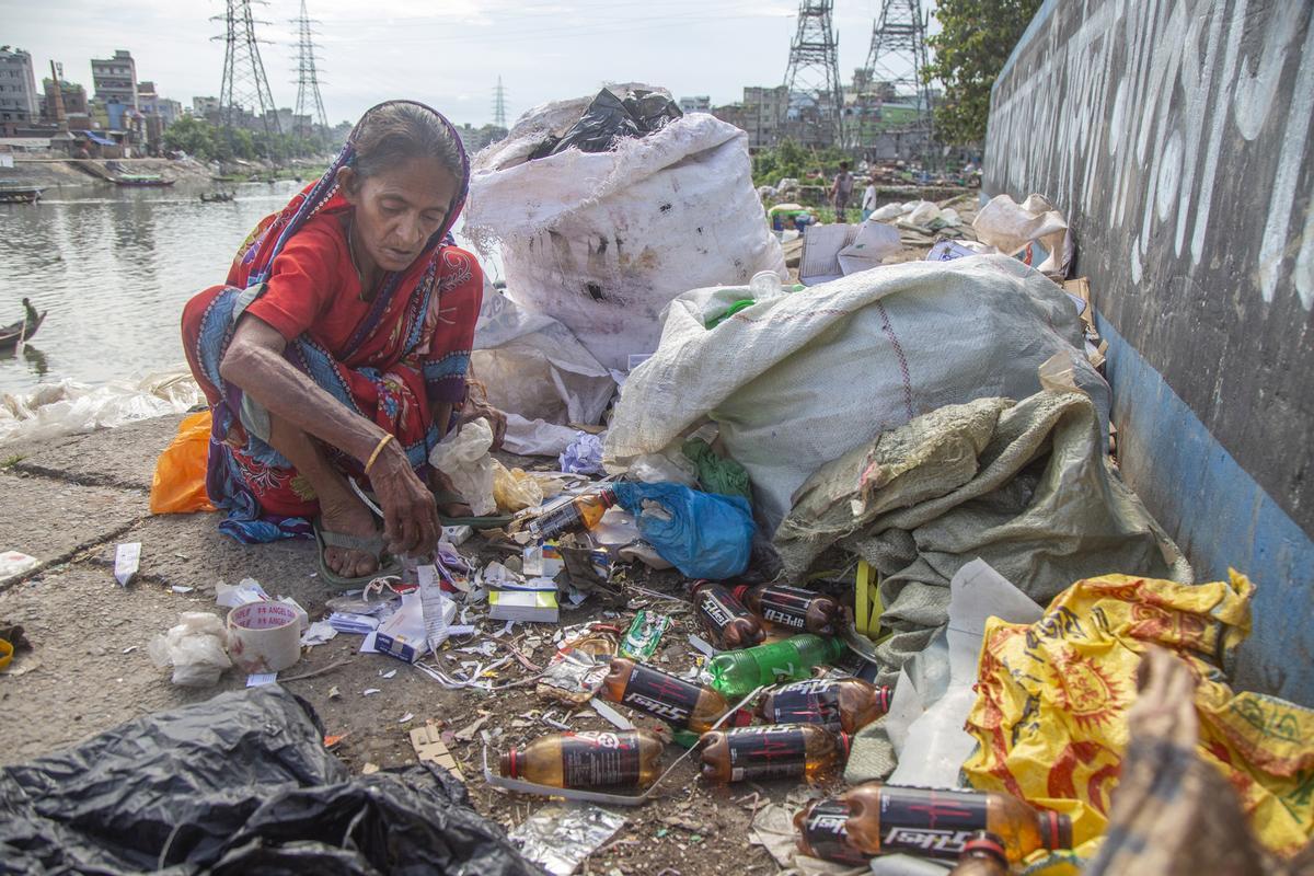 Bangladesh apuesta por la industria del reciclaje de plásticos